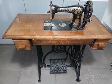 Antica Macchina da Cucire Naumann con Mobile Origi