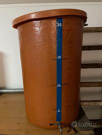 Botte per vino in vetroresina da 200 litri