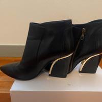Trochetto nero in pelle n. 39