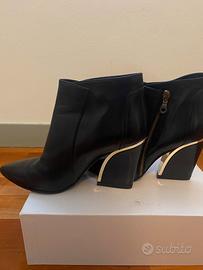 Trochetto nero in pelle n. 39