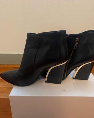 Trochetto nero in pelle n. 39