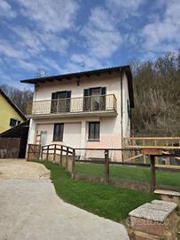Villa di 100 m² con 4 locali e box auto a Asti