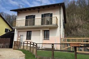 Villa di 100 m² con 4 locali e box auto a Asti