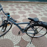 Bici trekking uomo 28' Btwin 520