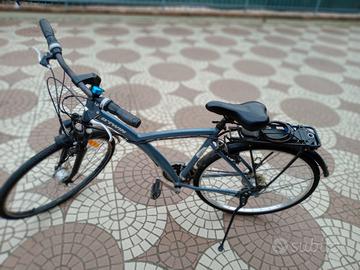 Bici trekking uomo 28' Btwin 520
