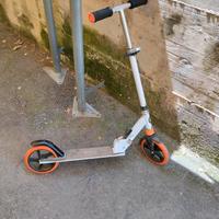 monopattino a spinta