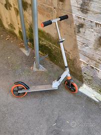 monopattino a spinta