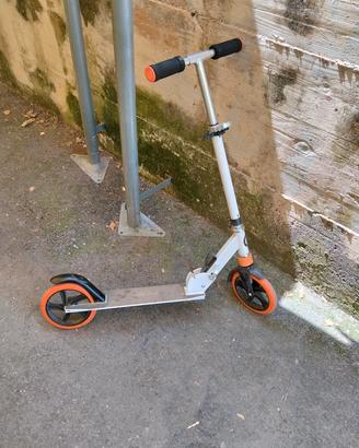 monopattino a spinta