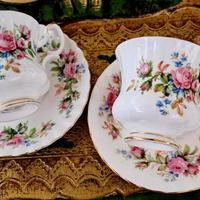 Due tazze da tè Royal Albert Moss rose 