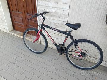 bicicletta Mountain bike 