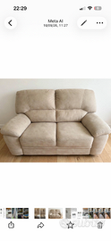 Divano 2 posti beige in nabuk come nuovo