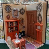 Libro con all'interno un salotto stile retro'.