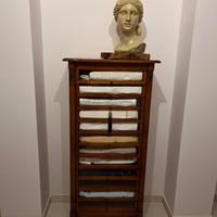 Mobile antico cassettiera