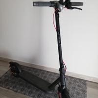 Monopattino Xiaomi scooter 4 lite