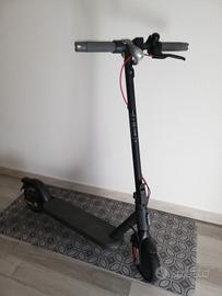 Monopattino Xiaomi scooter 4 lite