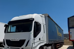 Trattore stradale Iveco Ecostralis + rimorchio
