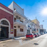 Locale commerciale di 160 mq a due passi dal Corso