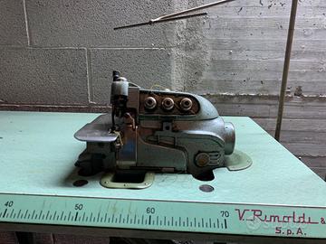 Macchina da cucire taglia e cuci