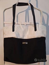 borsa nera e bianca