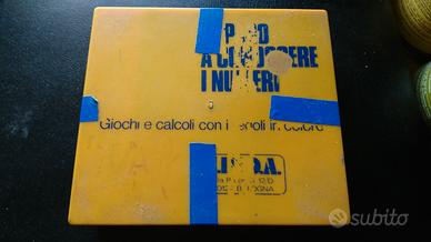 Giochi per bimbi e calcoli con i regoli in colore