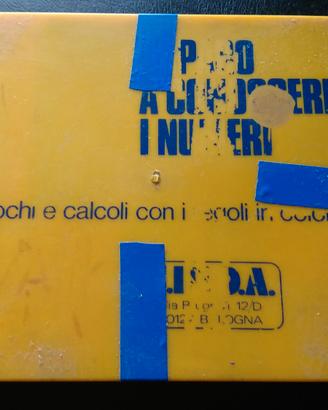 Giochi per bimbi e calcoli con i regoli in colore
