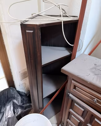 Angoliera in legno