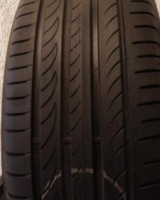 2  gomme estive Pirelli 215/50/18