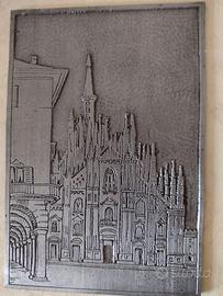 bassorilievo in peltro duomo di Milano e portici