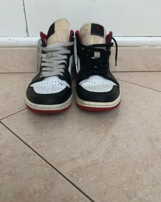 jordan 1 mid rosse bianche e nere