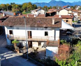 Fuggi dal caos: casa con giardino