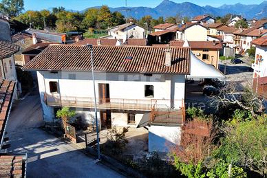 Fuggi dal caos: casa con giardino