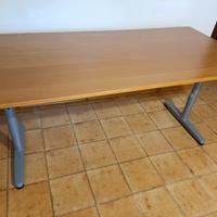 Scrivania con altezza regolabile