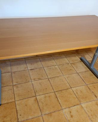 Scrivania con altezza regolabile