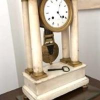 Orologio da tavolo in marmo