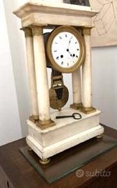 Orologio da tavolo in marmo