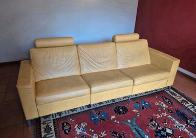 Divano in Ecopelle Senape con chaise longue