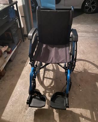Sedia a rotelle pieghevole