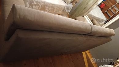 divano  usato pochissimo,  8 mesi di vita ...misu