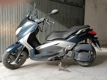 Scooter Yamaha X-MAX