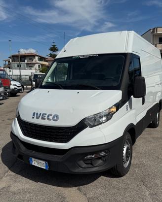 Iveco daily 35s14 furgone 019