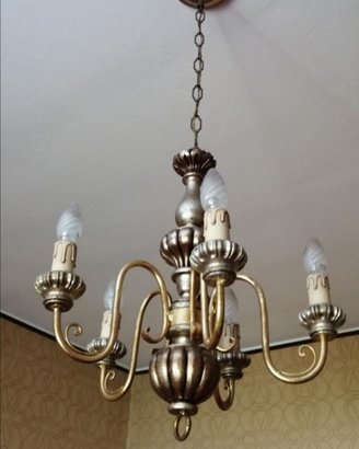 Lampadario vintage in legno