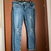 Jeans Zara con brillantini e strappi