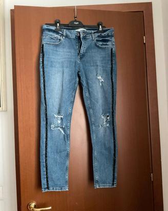 Jeans Zara con brillantini e strappi