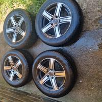 4 cerchi in lega da 15" con gomme invernali