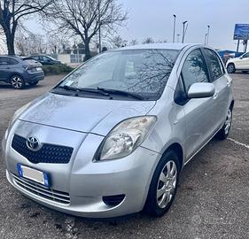 Toyota Yaris 1.0 benzina 5 porte
