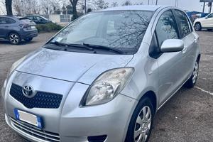Toyota Yaris 1.0 benzina 5 porte
