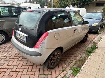Lancia Ypsilon 1.2 16V Momo Design