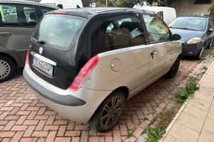 Lancia Ypsilon 1.2 16V Momo Design