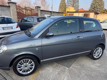 Lancia Ypsilon 1.2 benzina neopatentati