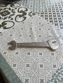 Chiave fissa da 13 e 17 mm marchiata Lancia